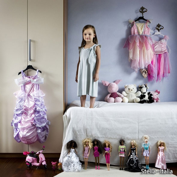 4-Gabriele-Galimberti-Kids-Enfants-Toy-Stories-Photos.jpg